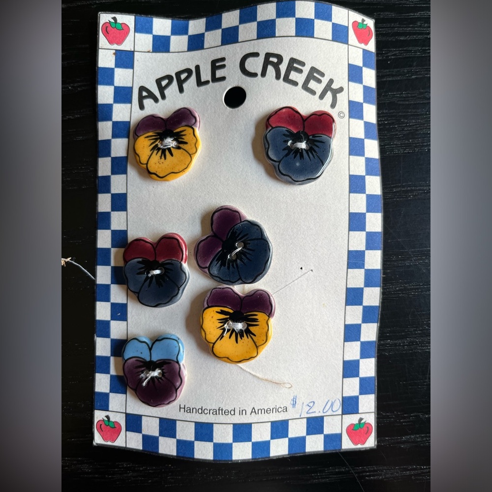 Apple Creek Vintage Pansy buttons